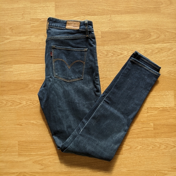 Levi's High Waisted Skinny Jeans - Picture 2 of 4